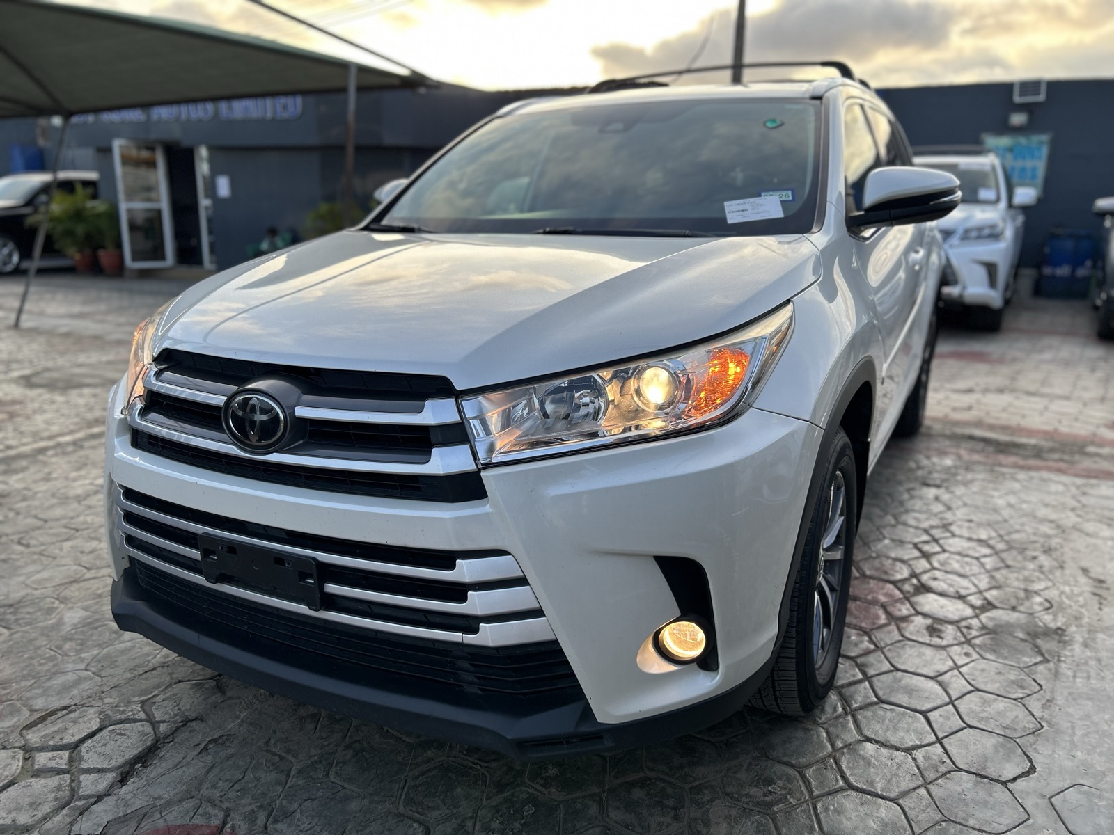 2018 Toyota Highlander White SUV for Sale