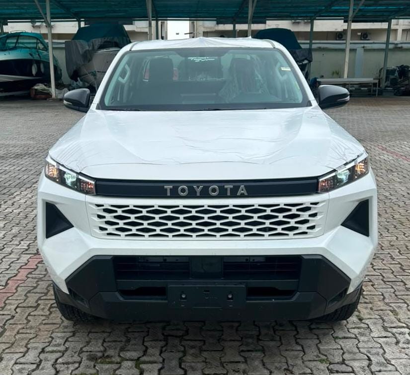Toyota Hilux 4x4 White Pickup Truck
