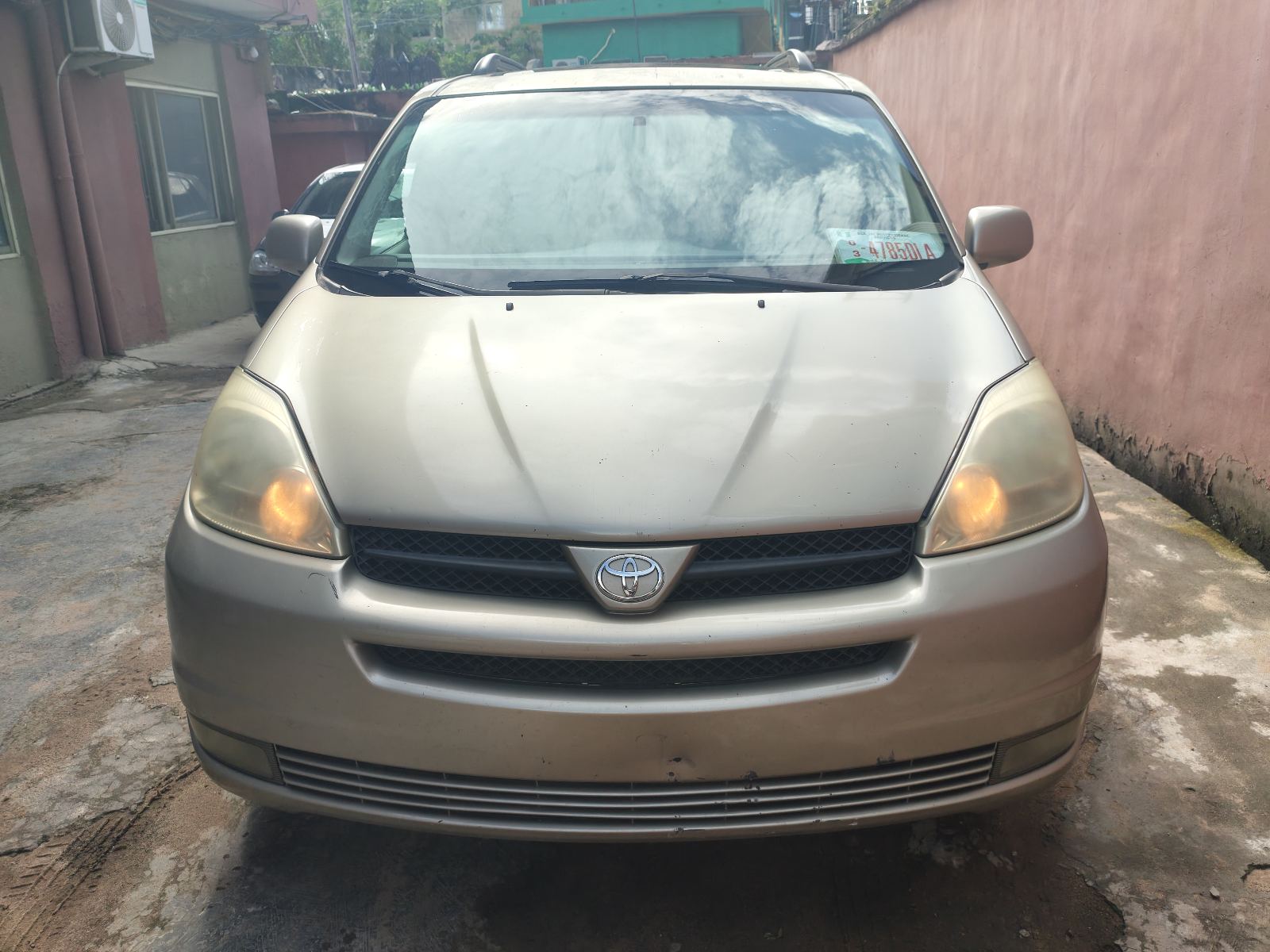 Toyota Sienna Gold MPV