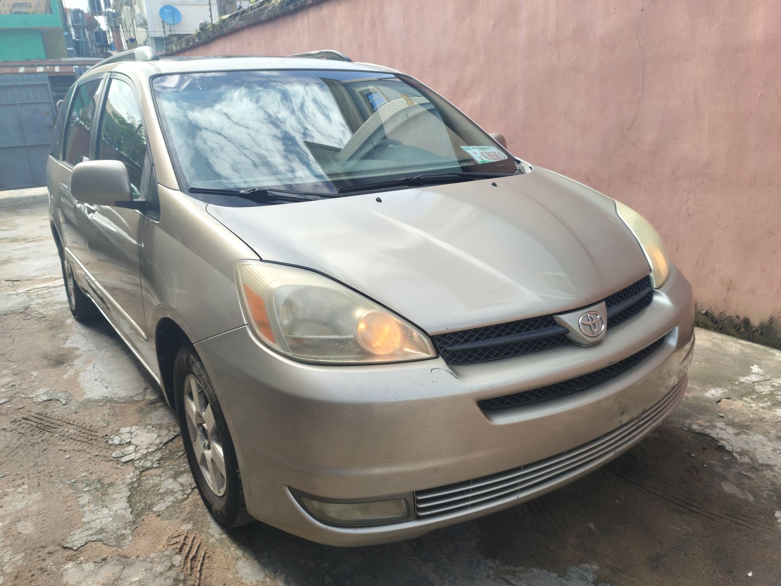 Toyota Sienna Gold MPV
