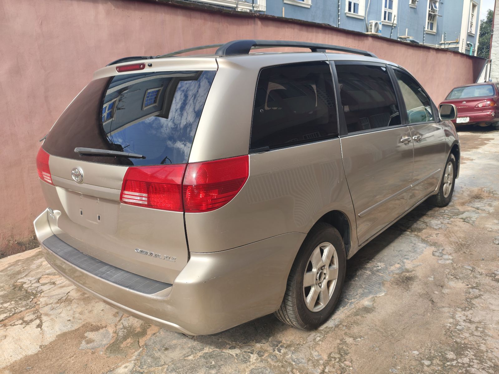Toyota Sienna Gold MPV