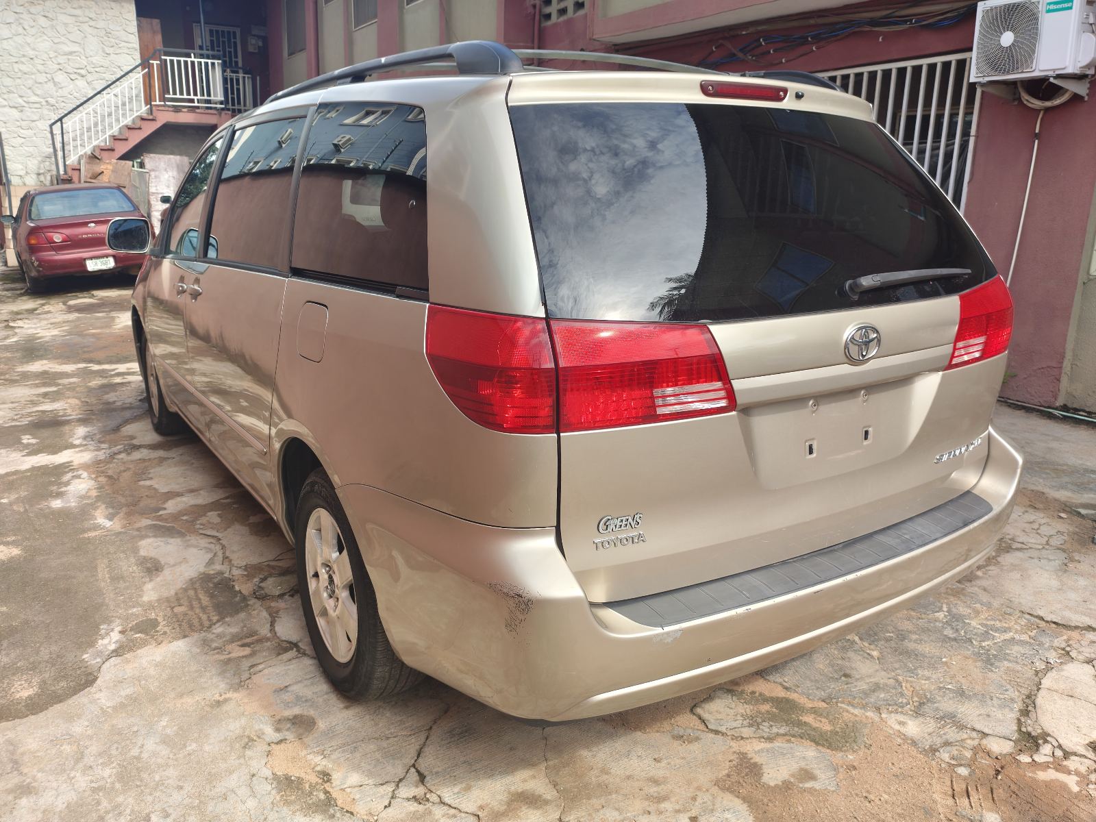 Toyota Sienna Gold MPV