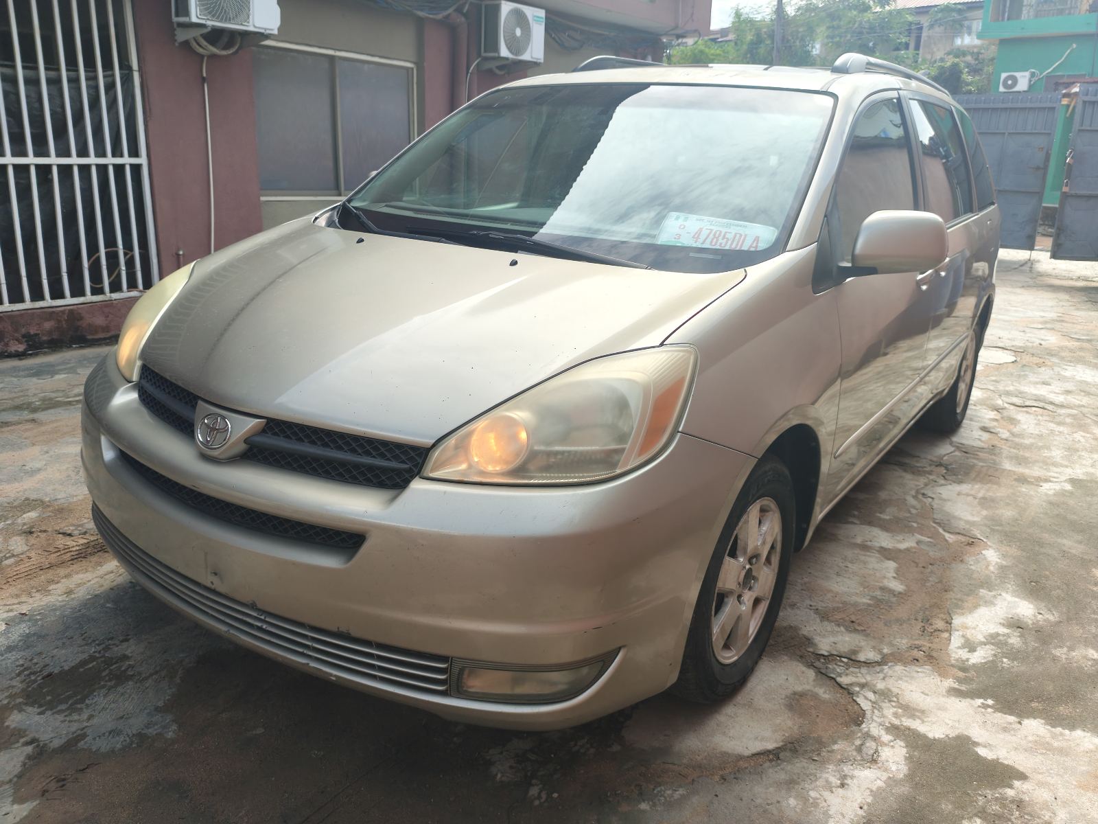 Toyota Sienna Gold MPV