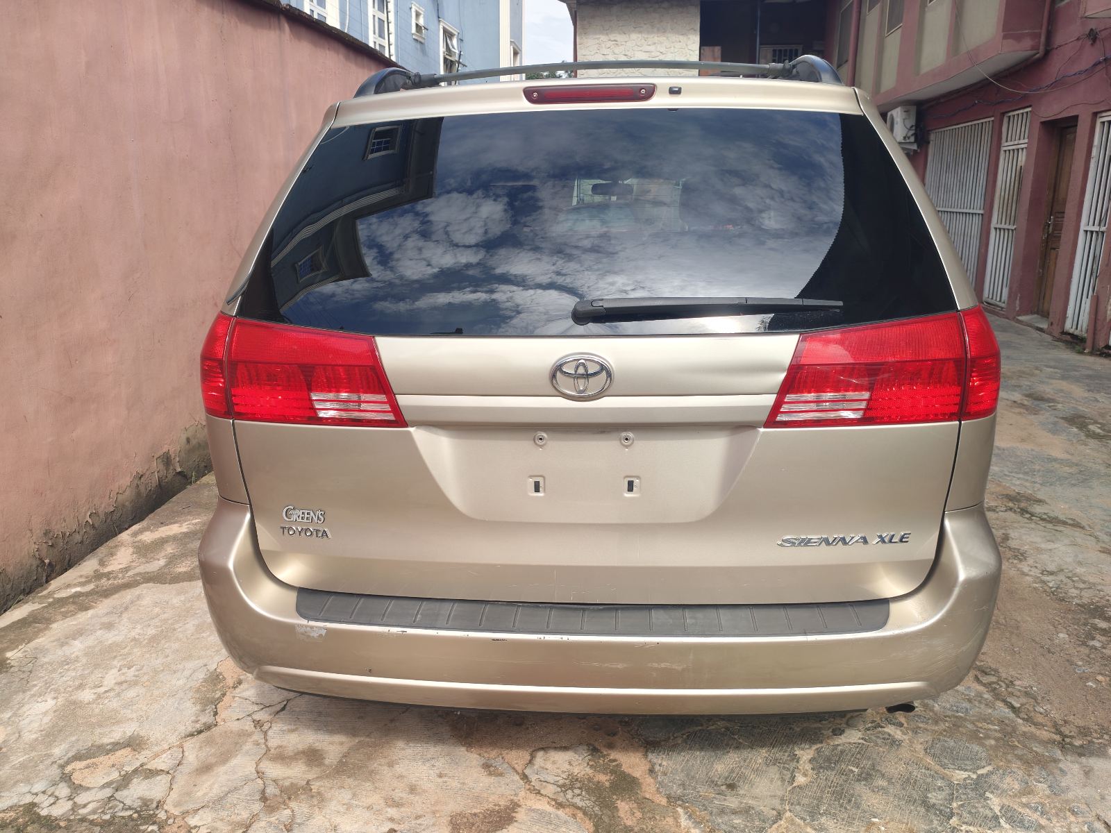 Toyota Sienna Gold MPV