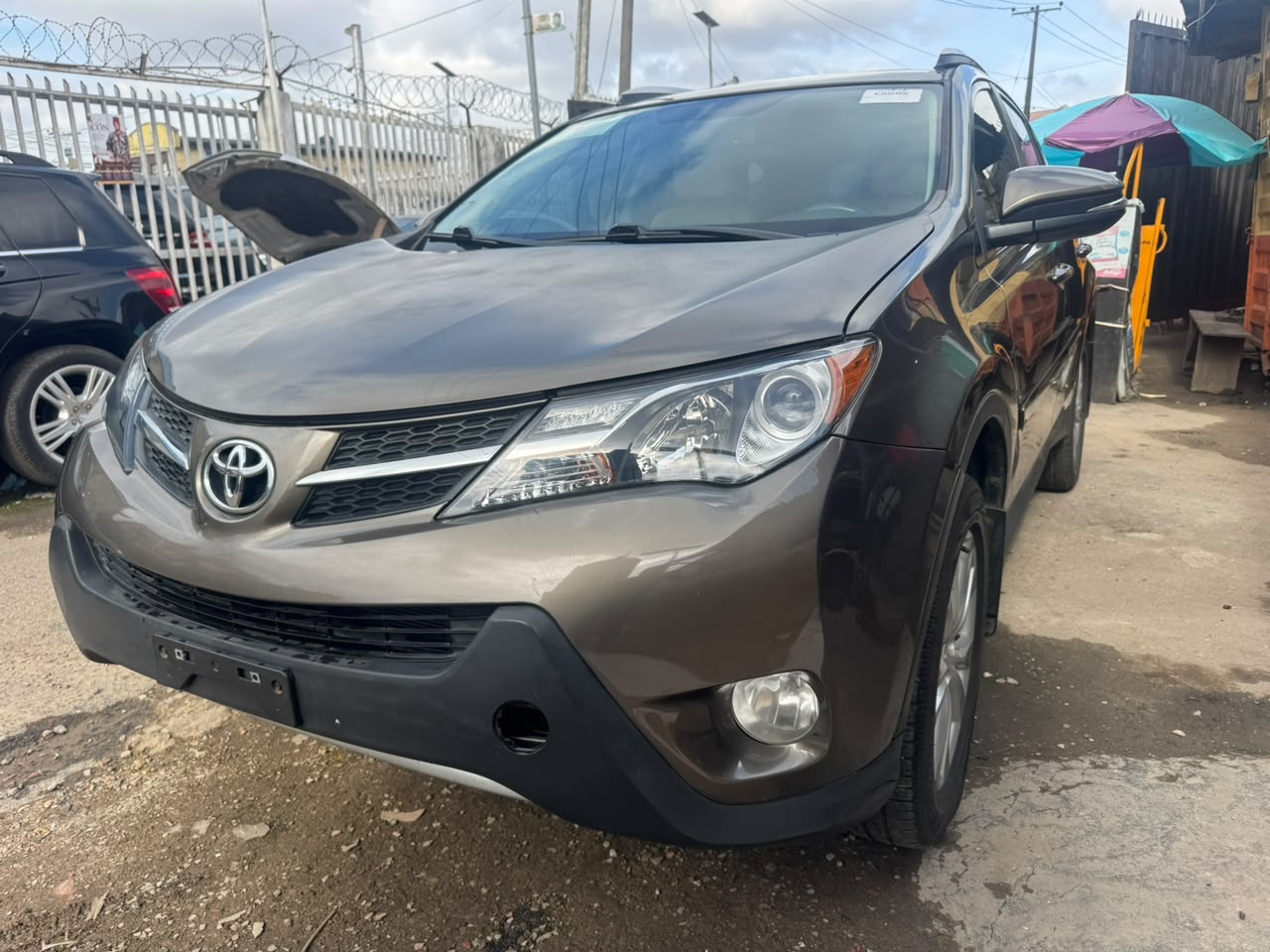Toyota RAV4 SUV, Brown