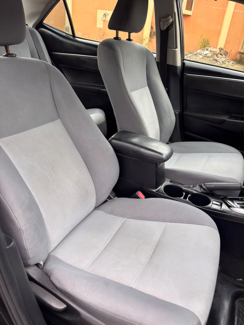 2015 Toyota Corolla-Used — photo 2