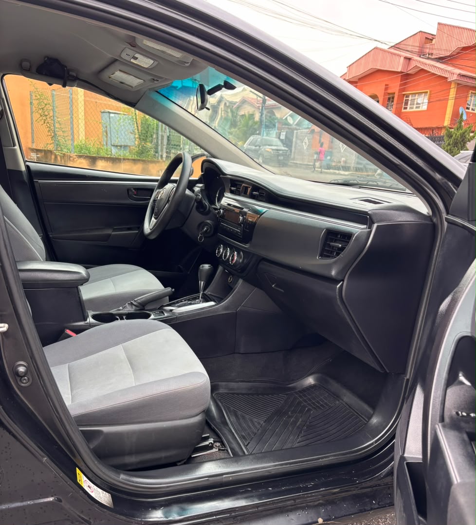 2015 Toyota Corolla-Used — photo 4