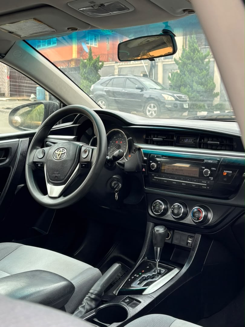 2015 Toyota Corolla-Used — photo 10