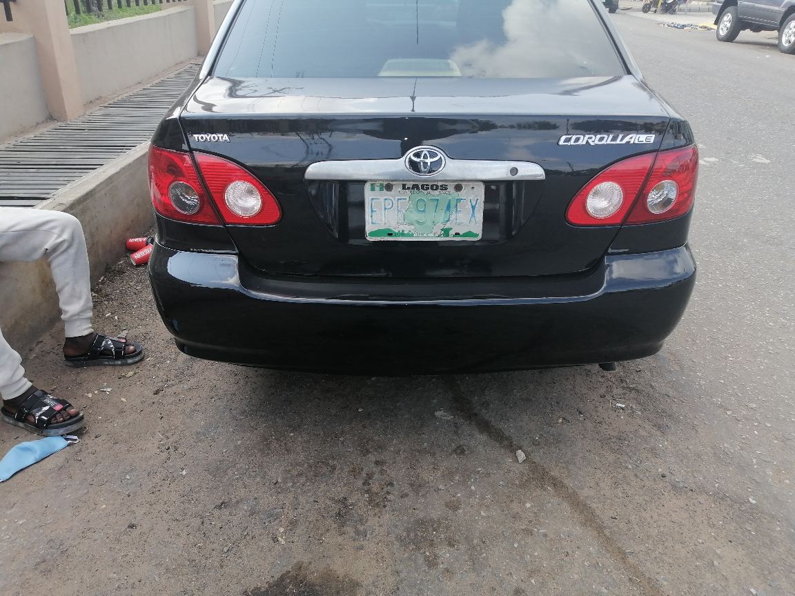 Toyota 20Toyota Corolla Black Sedan with Alloy Wheels