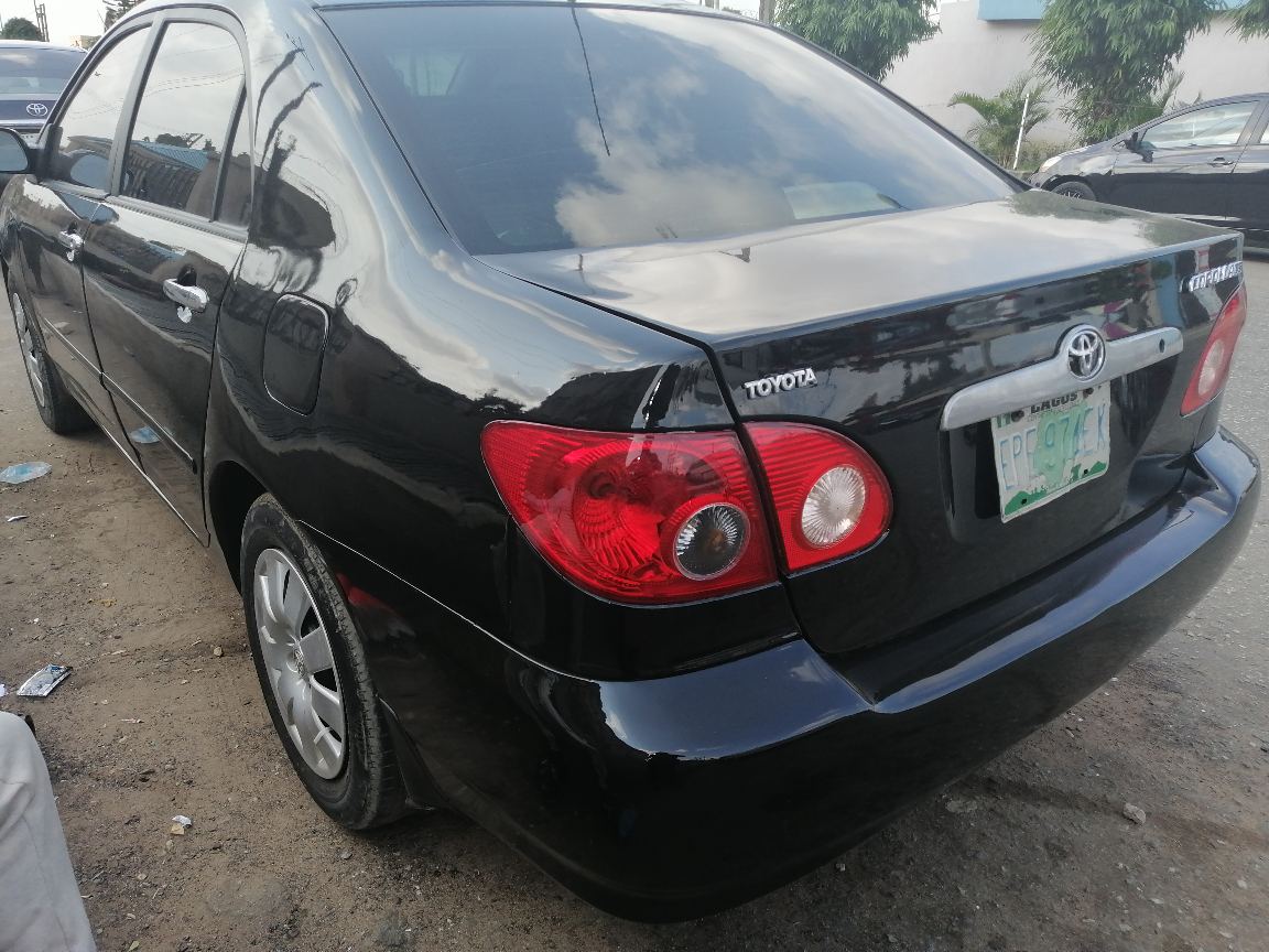 Toyota 20Toyota Corolla Black Sedan with Alloy Wheels