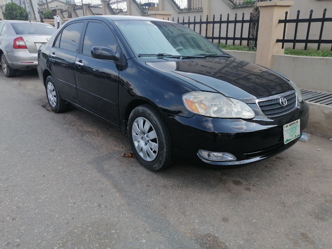 Toyota 20Toyota Corolla Black Sedan with Alloy Wheels