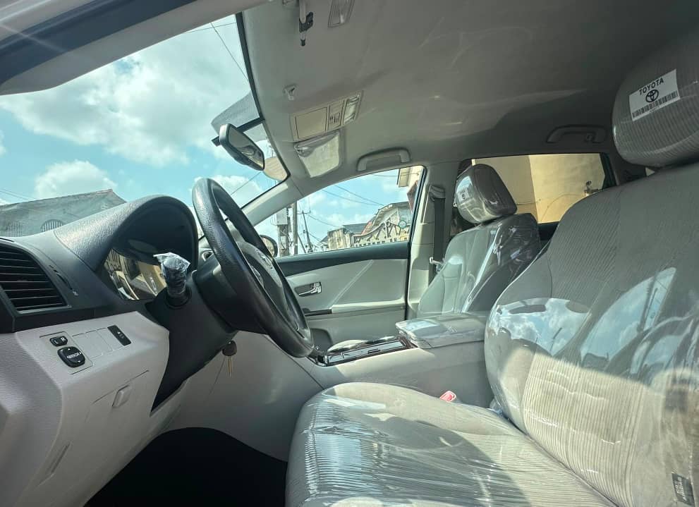 Toyota Venza White SUV for Sale