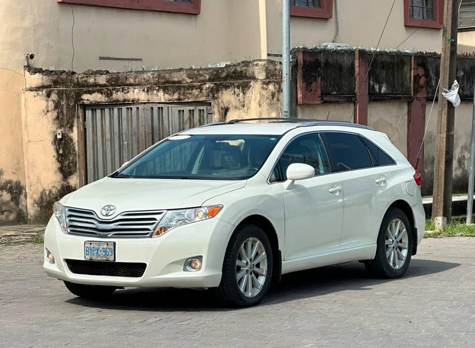 Toyota Venza White SUV for Sale