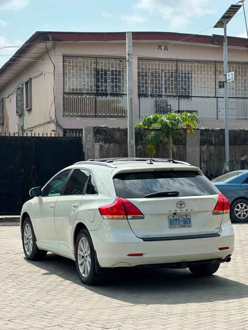 Toyota Venza White SUV for Sale