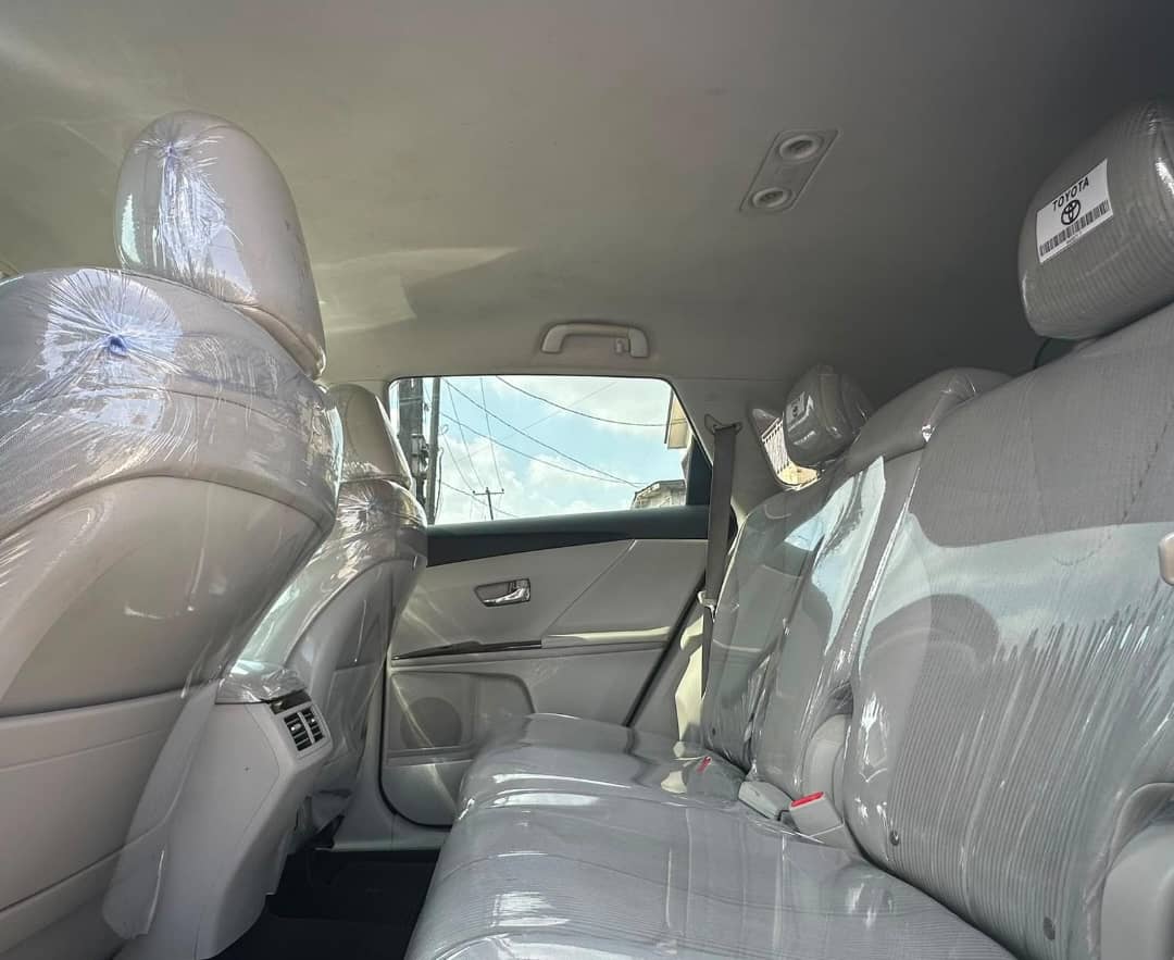Toyota Venza White SUV for Sale