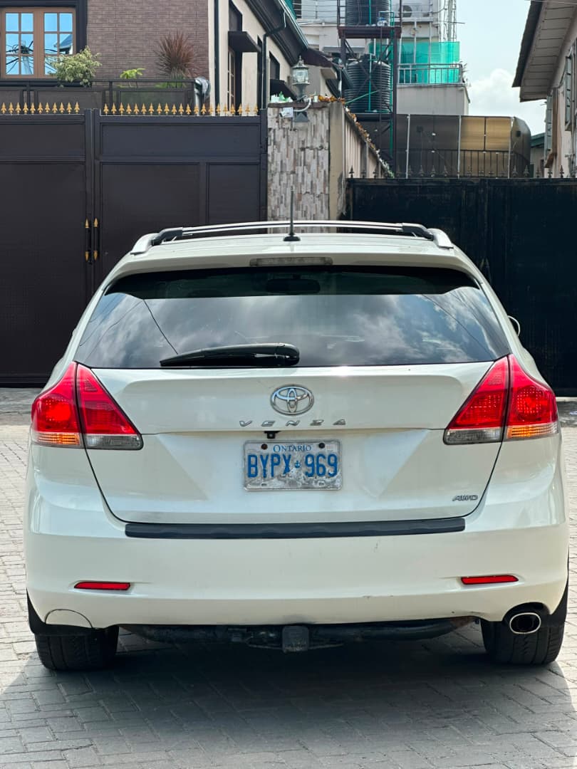 Toyota Venza White SUV for Sale