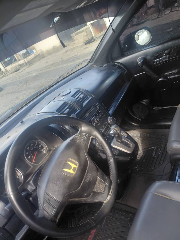 Honda CR-V 4WD SUV, Silver — photo 3