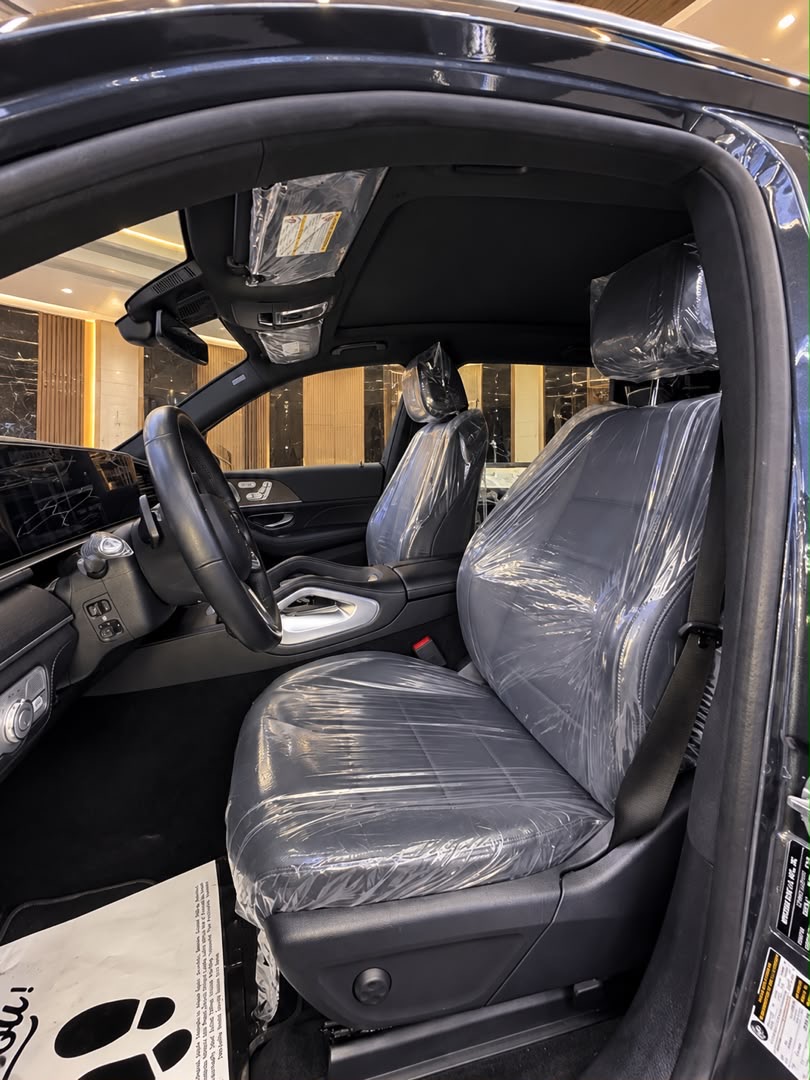 Mercedes-Maybach GLS 600, Black Luxury SUV — photo 2