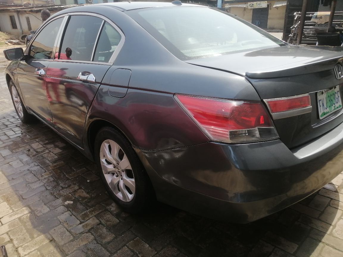 2012 Honda Accord Grey Sedan — photo 4