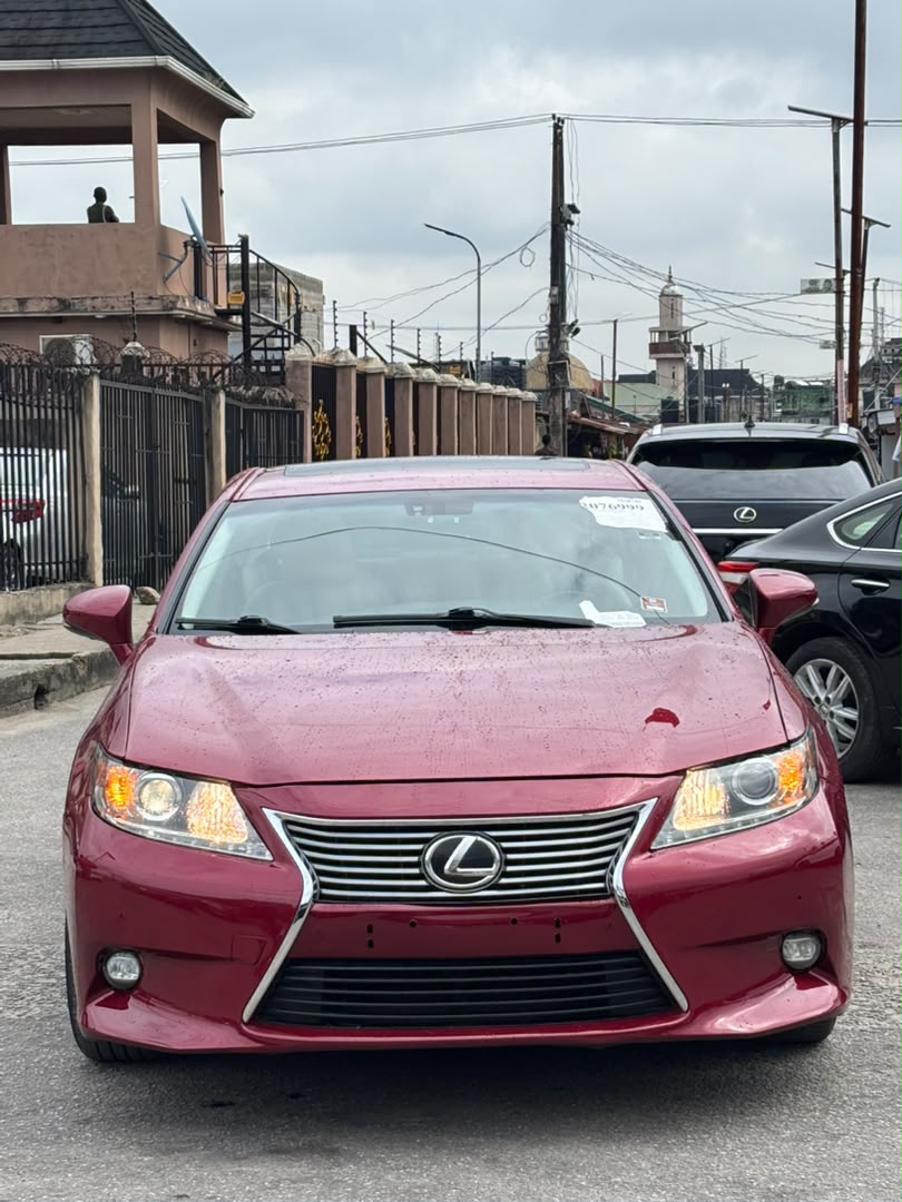 Lexus ES 350 Red Sedan