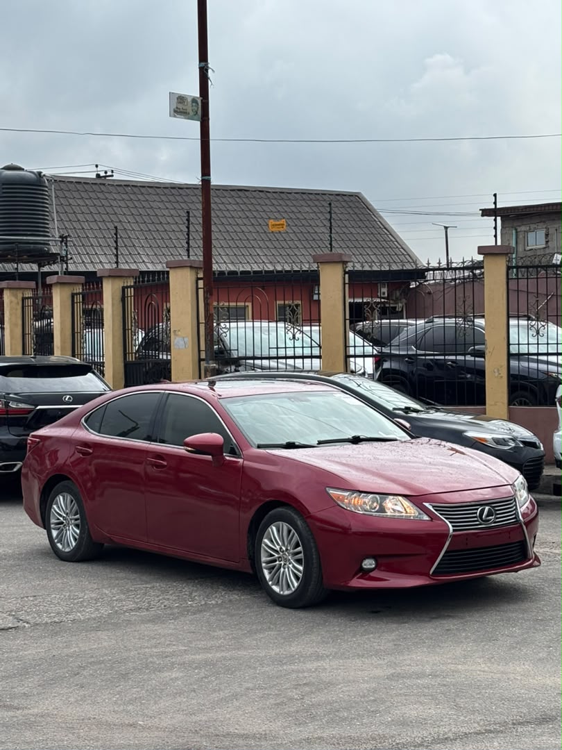 Lexus ES 350 Red Sedan