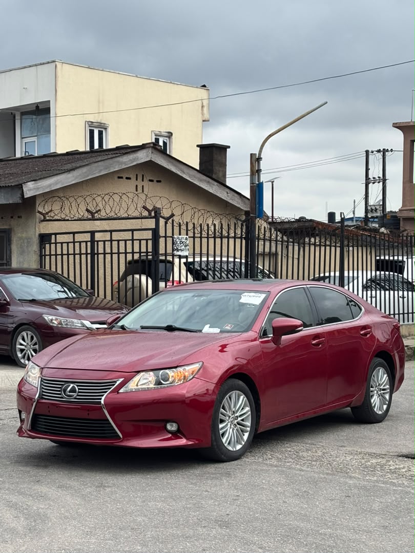 Lexus ES 350 Red Sedan
