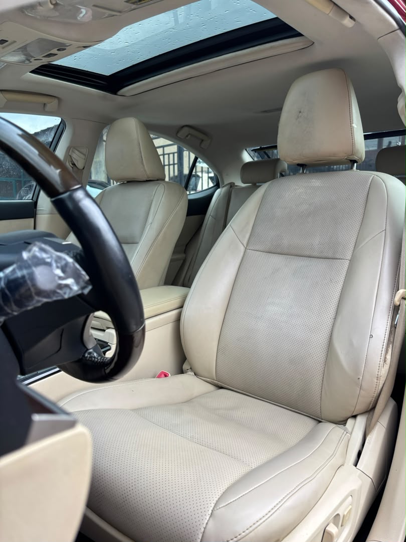 Lexus ES 350 Red Sedan