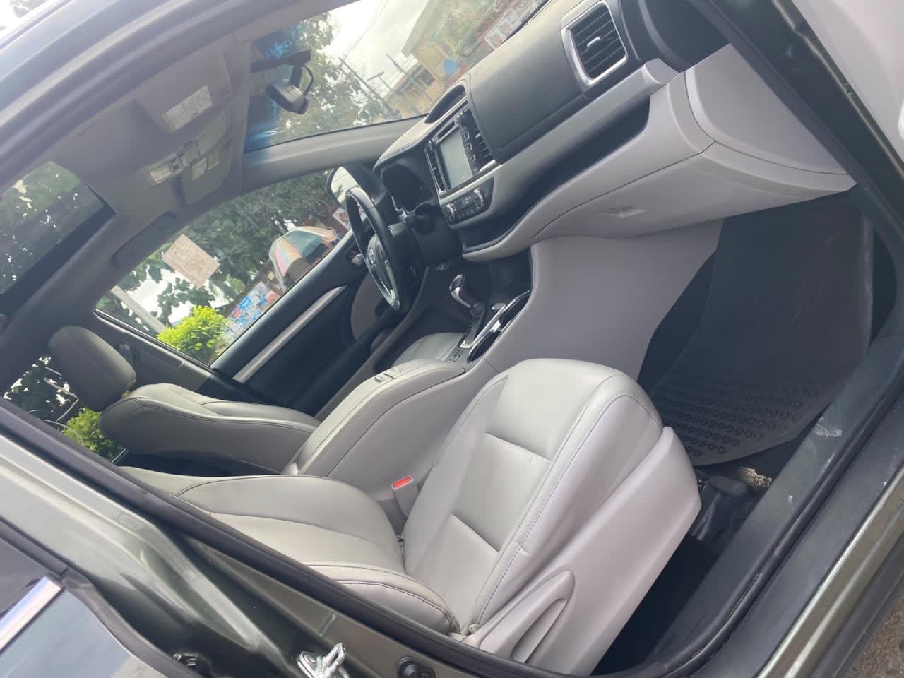 Toyota Highlander XLE AWD, Dark Green SUV — photo 3