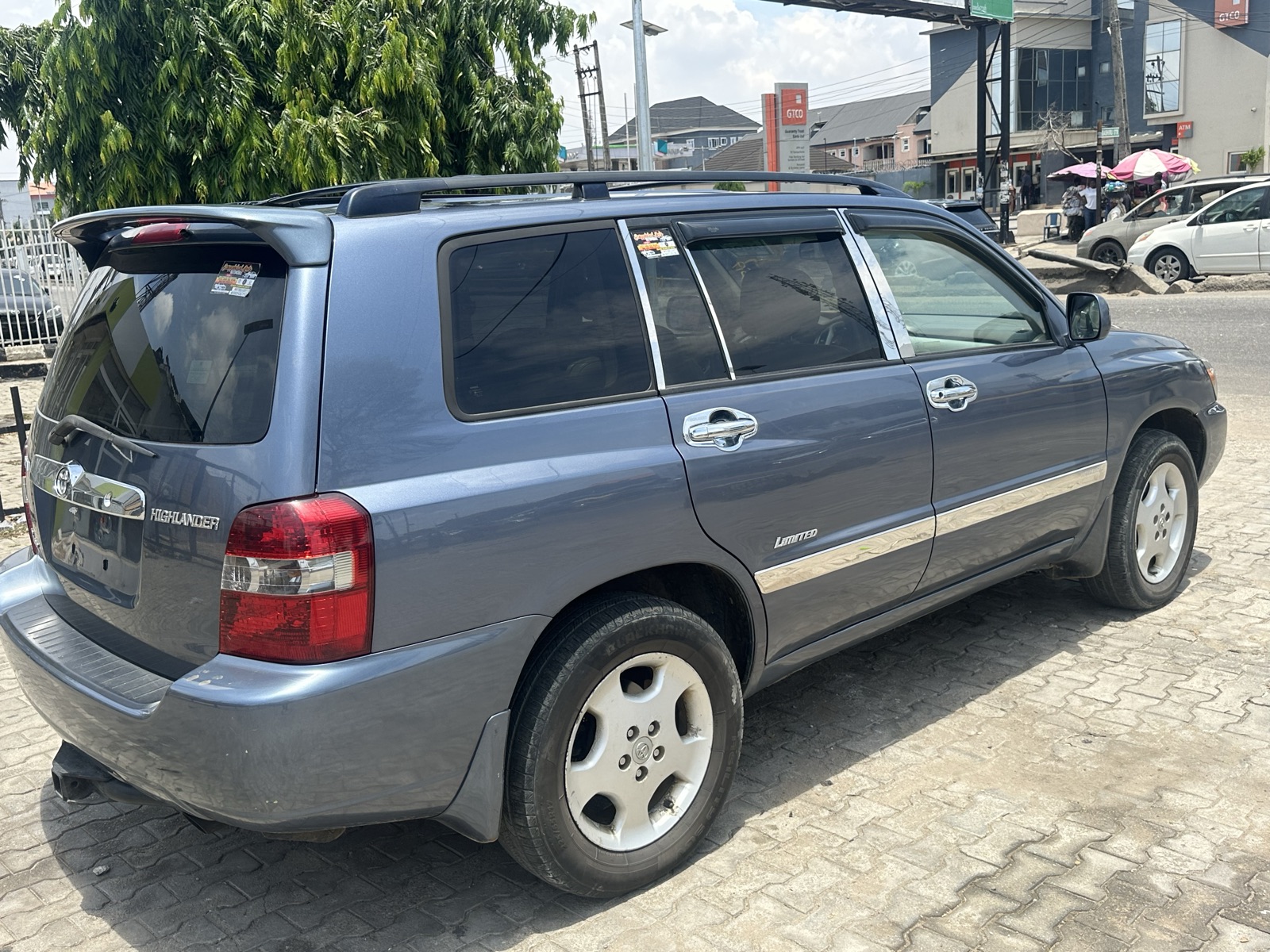 2007 limited Highlander three row — photo 2