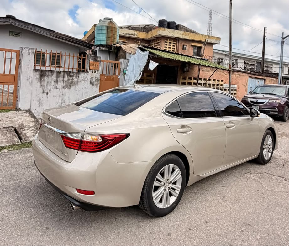 Lexus ES 350, Gold Sedan ES 330