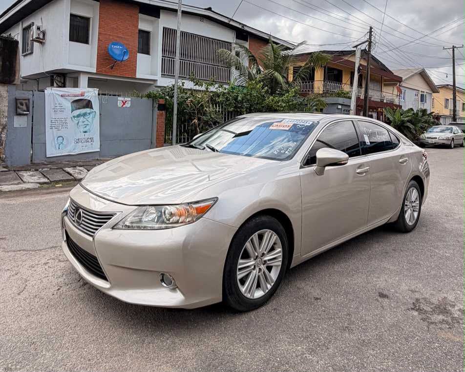 Lexus ES 350, Gold Sedan ES 330