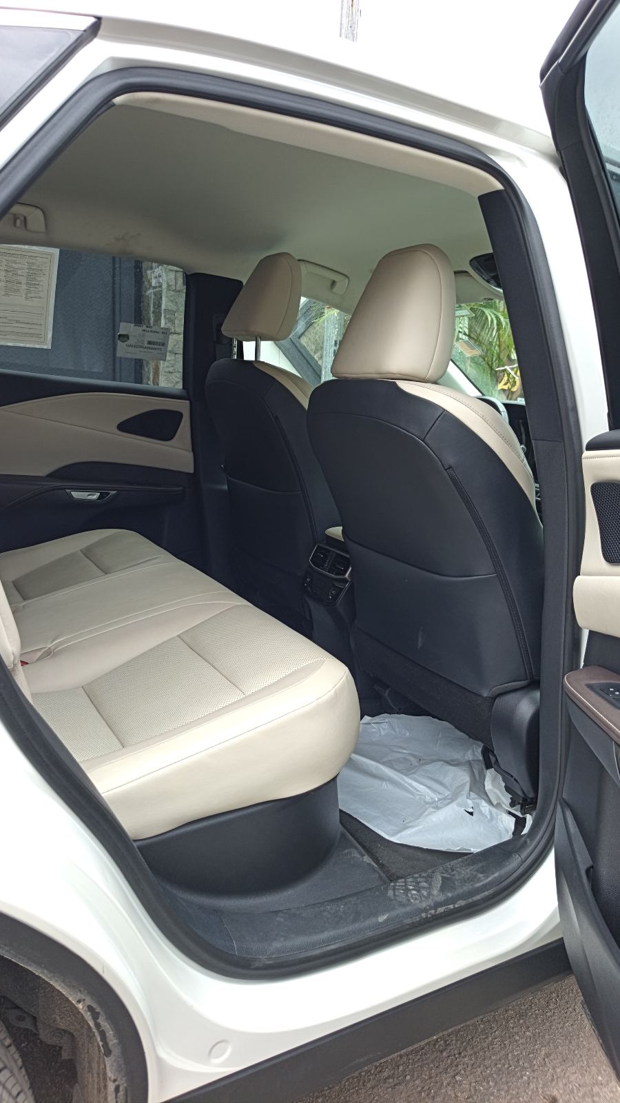 Lexus RX 350 White SUV with Leather Interior — photo 4