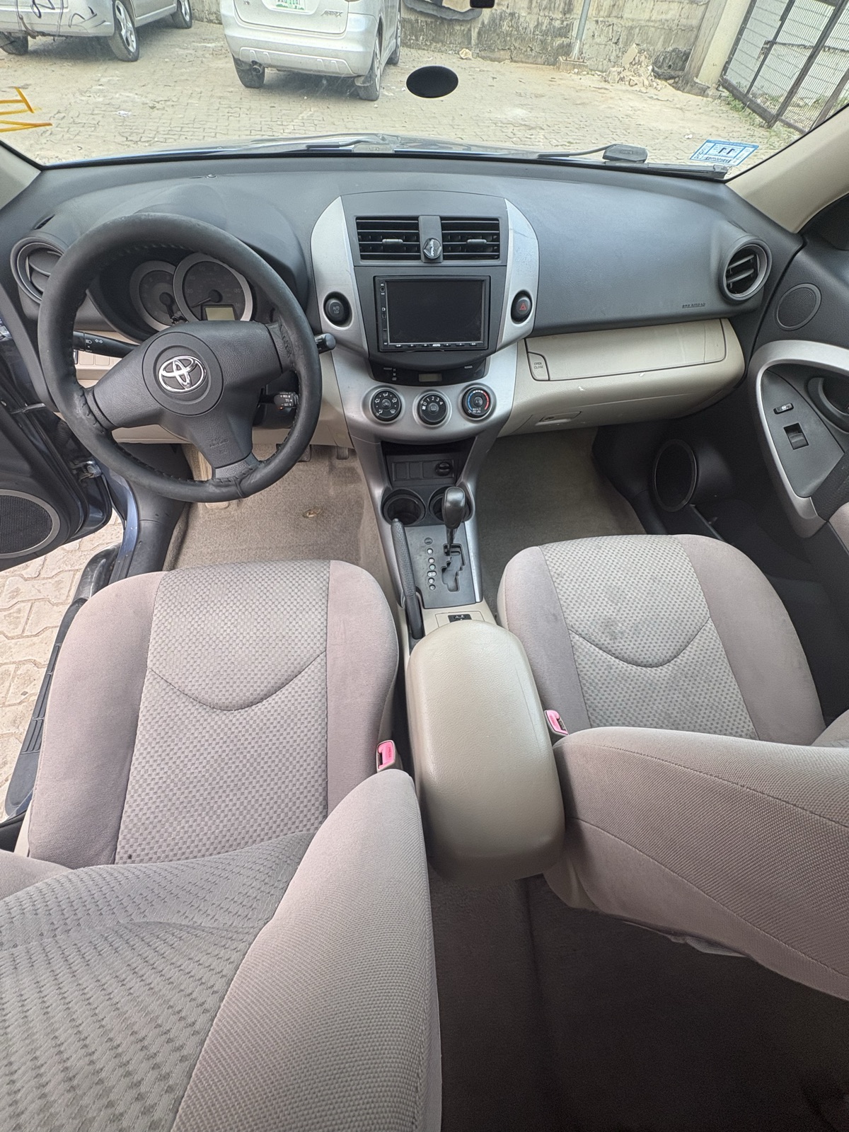 For sale Accident free 2007 rav4 , 4plug Eng — photo 3