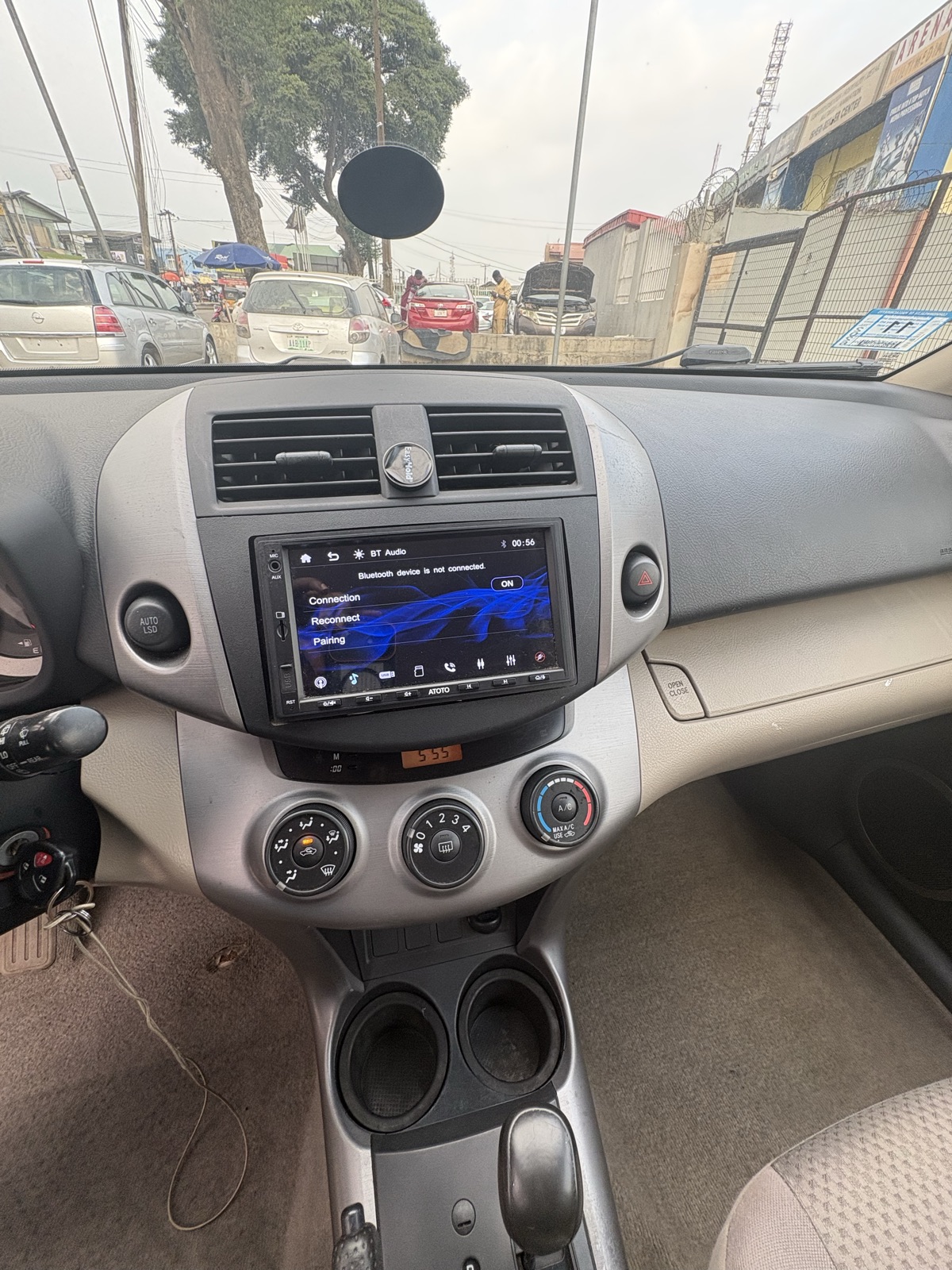 For sale Accident free 2007 rav4 , 4plug Eng — photo 4
