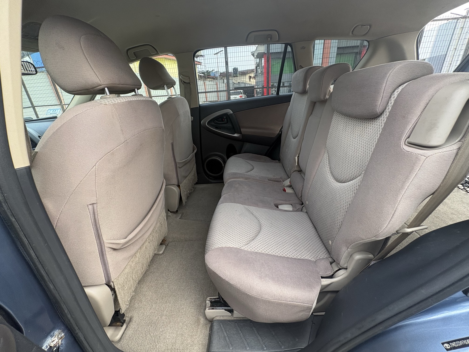 For sale Accident free 2007 rav4 , 4plug Eng — photo 5