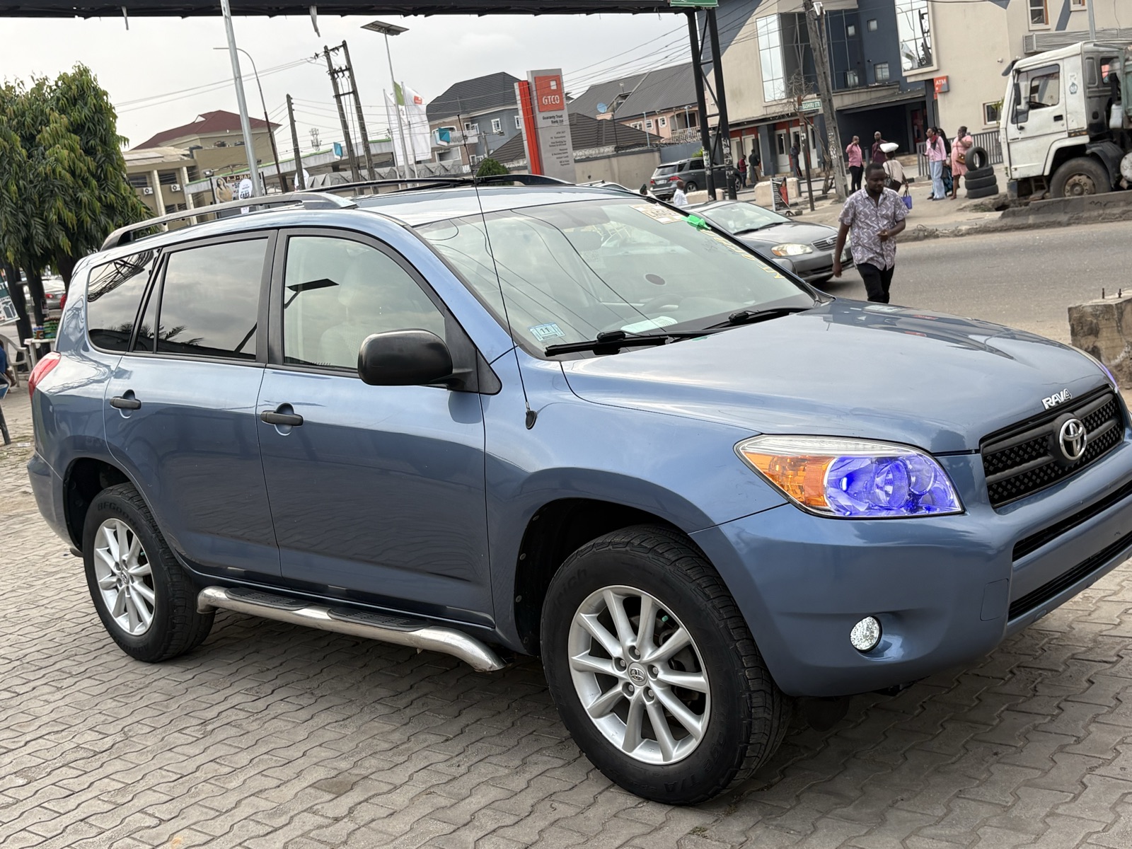 For sale Accident free 2007 rav4 , 4plug Eng — photo 6