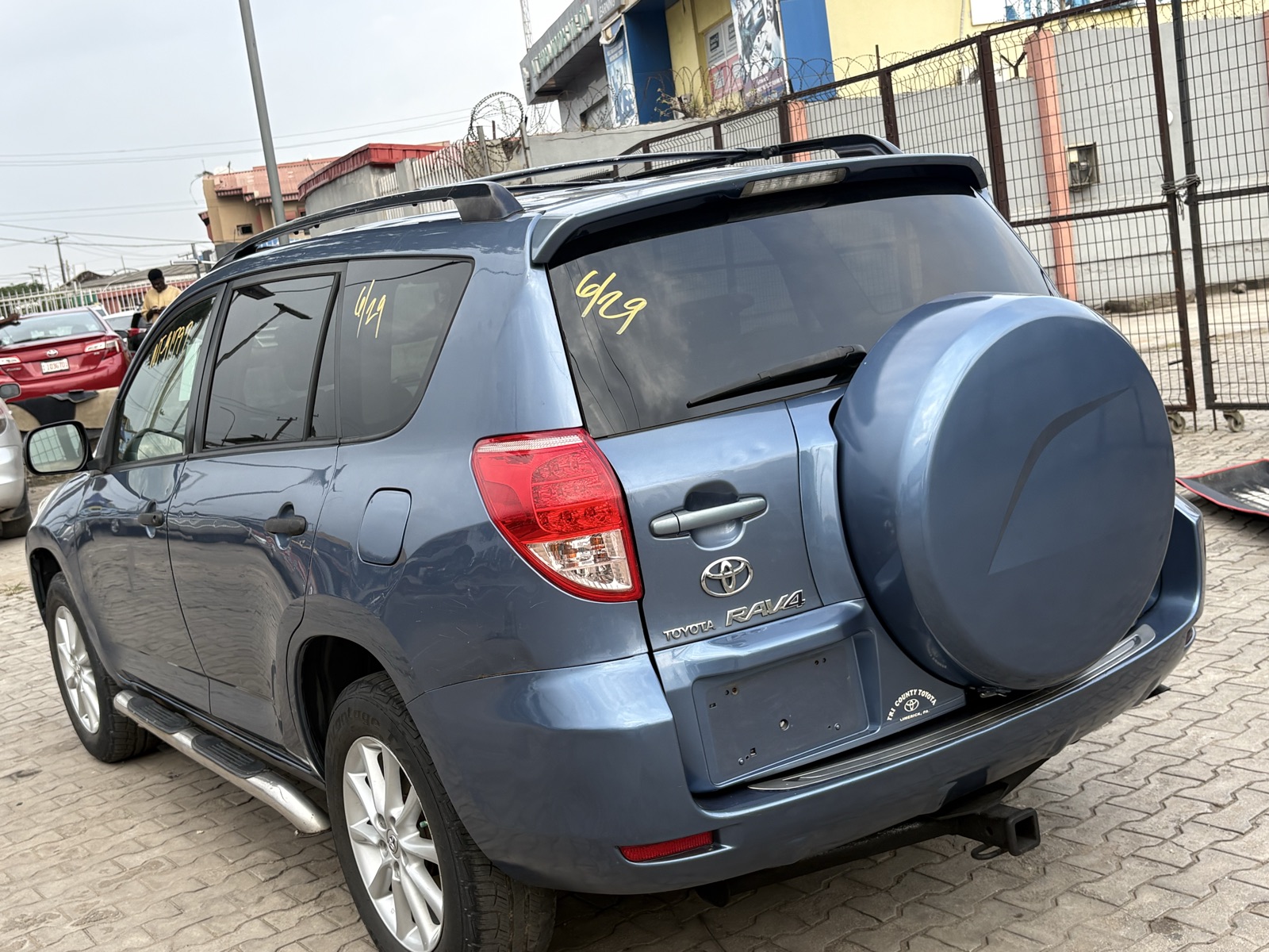 For sale Accident free 2007 rav4 , 4plug Eng — photo 7