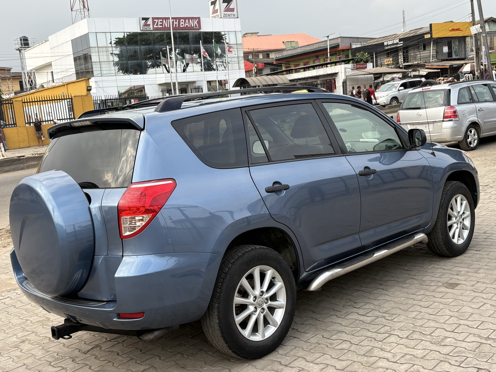 For sale Accident free 2007 rav4 , 4plug Eng — photo 9