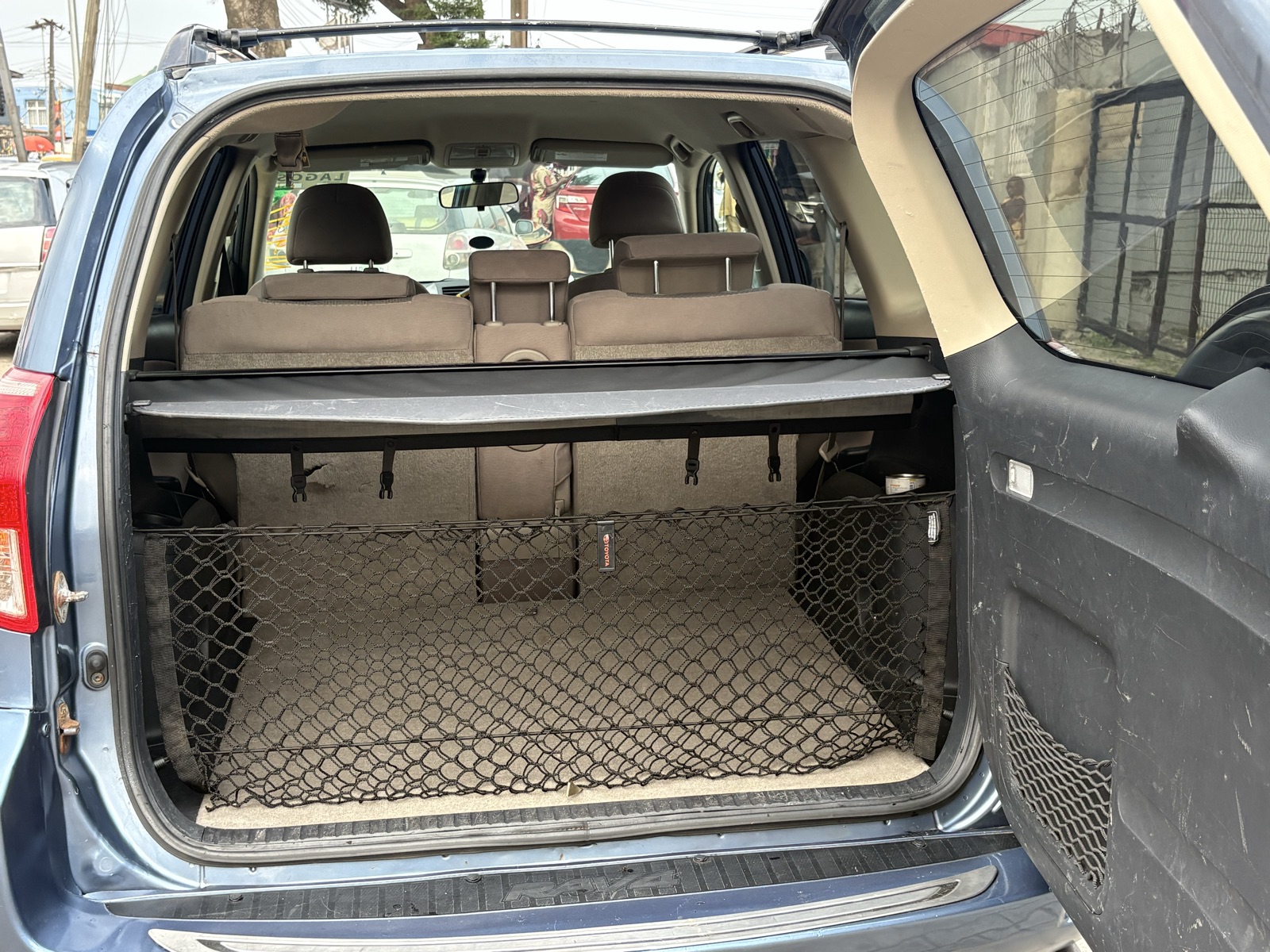For sale Accident free 2007 rav4 , 4plug Eng — photo 10