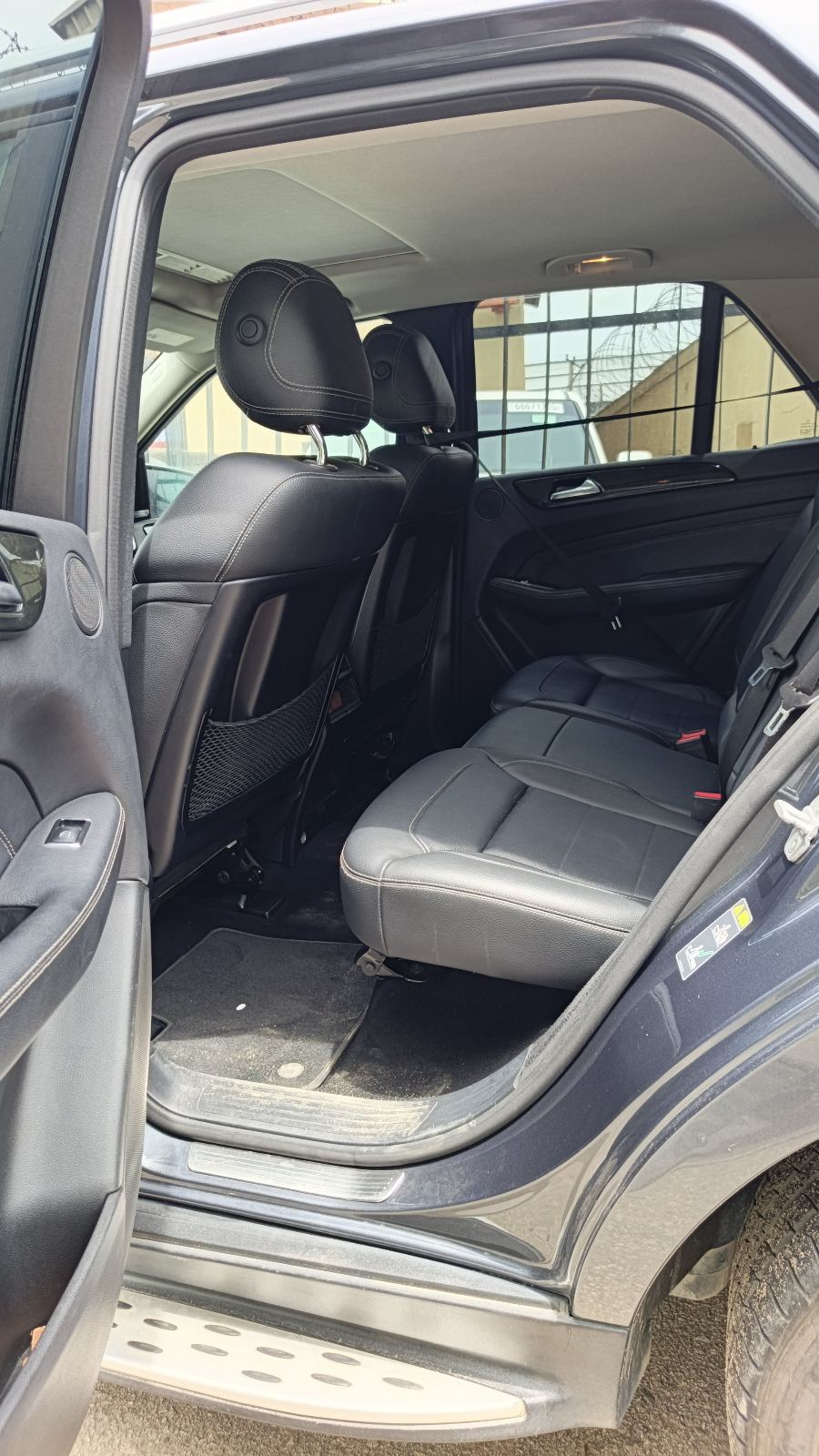Mercedes-Benz ML 350 4MATIC Dark Grey SUV — photo 2