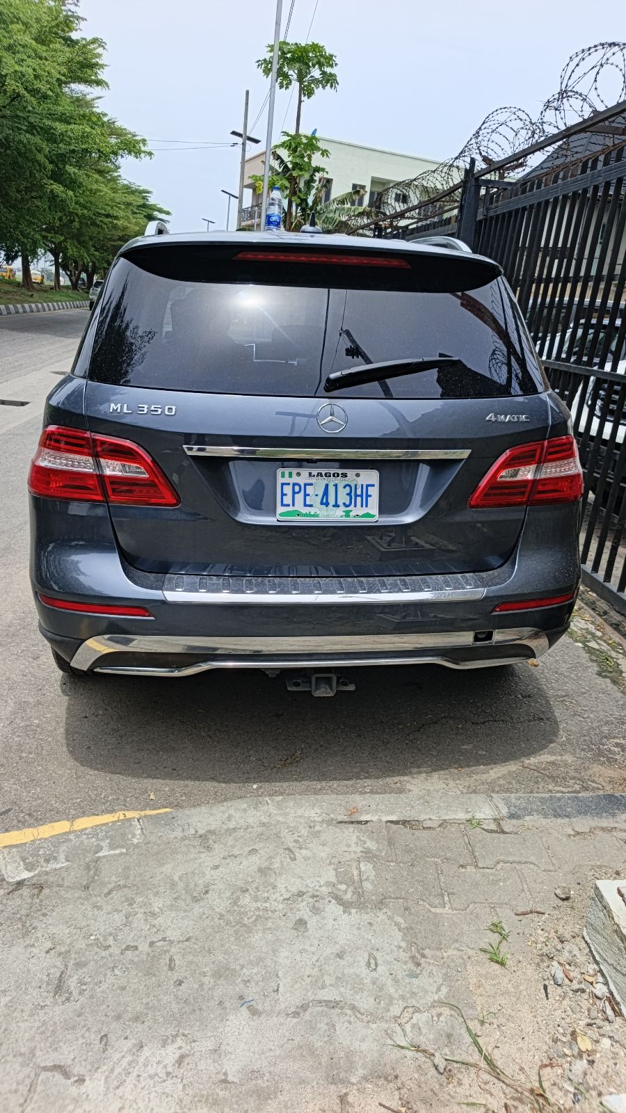 Mercedes-Benz ML 350 4MATIC Dark Grey SUV — photo 3