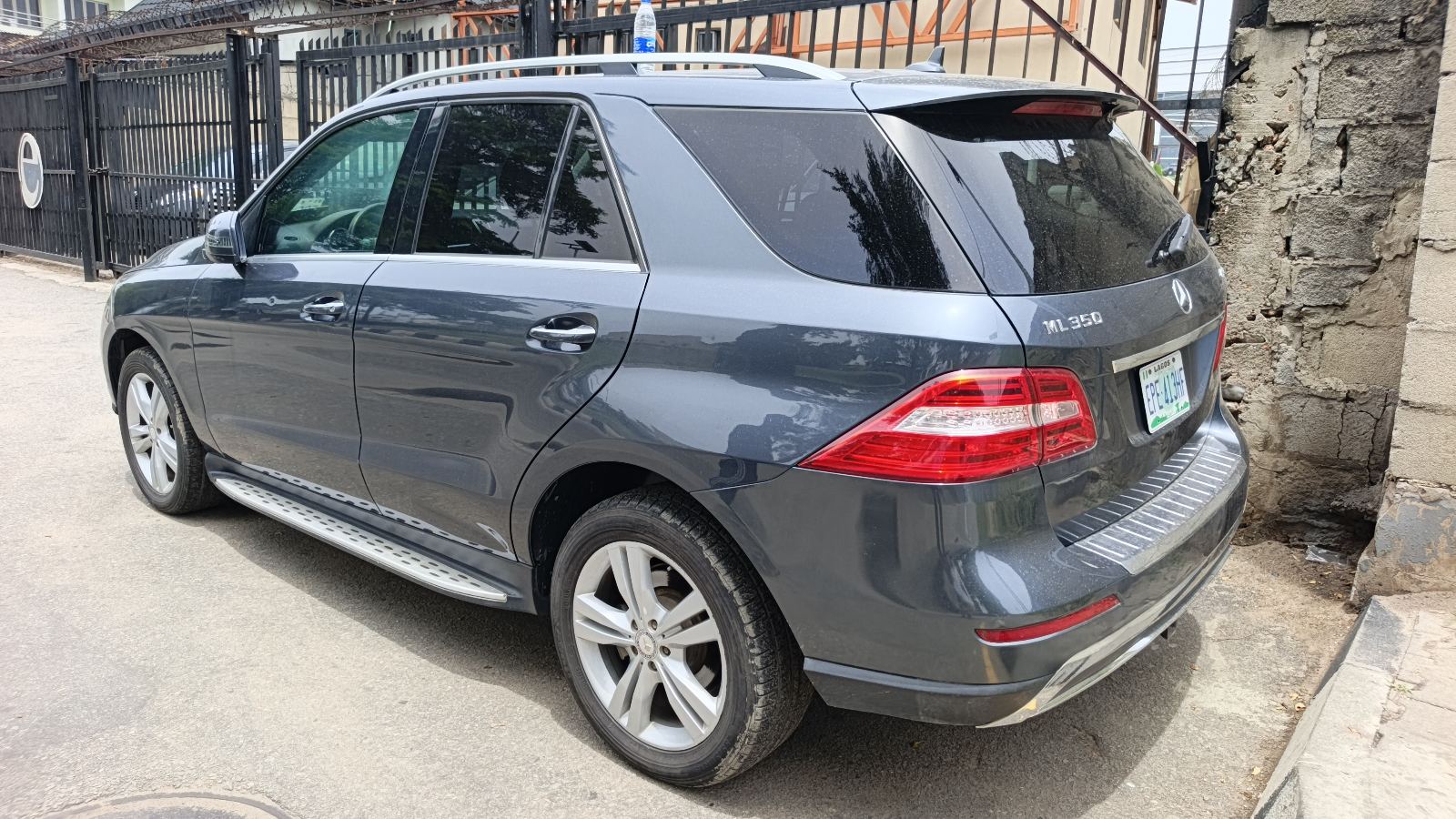 Mercedes-Benz ML 350 4MATIC Dark Grey SUV — photo 10