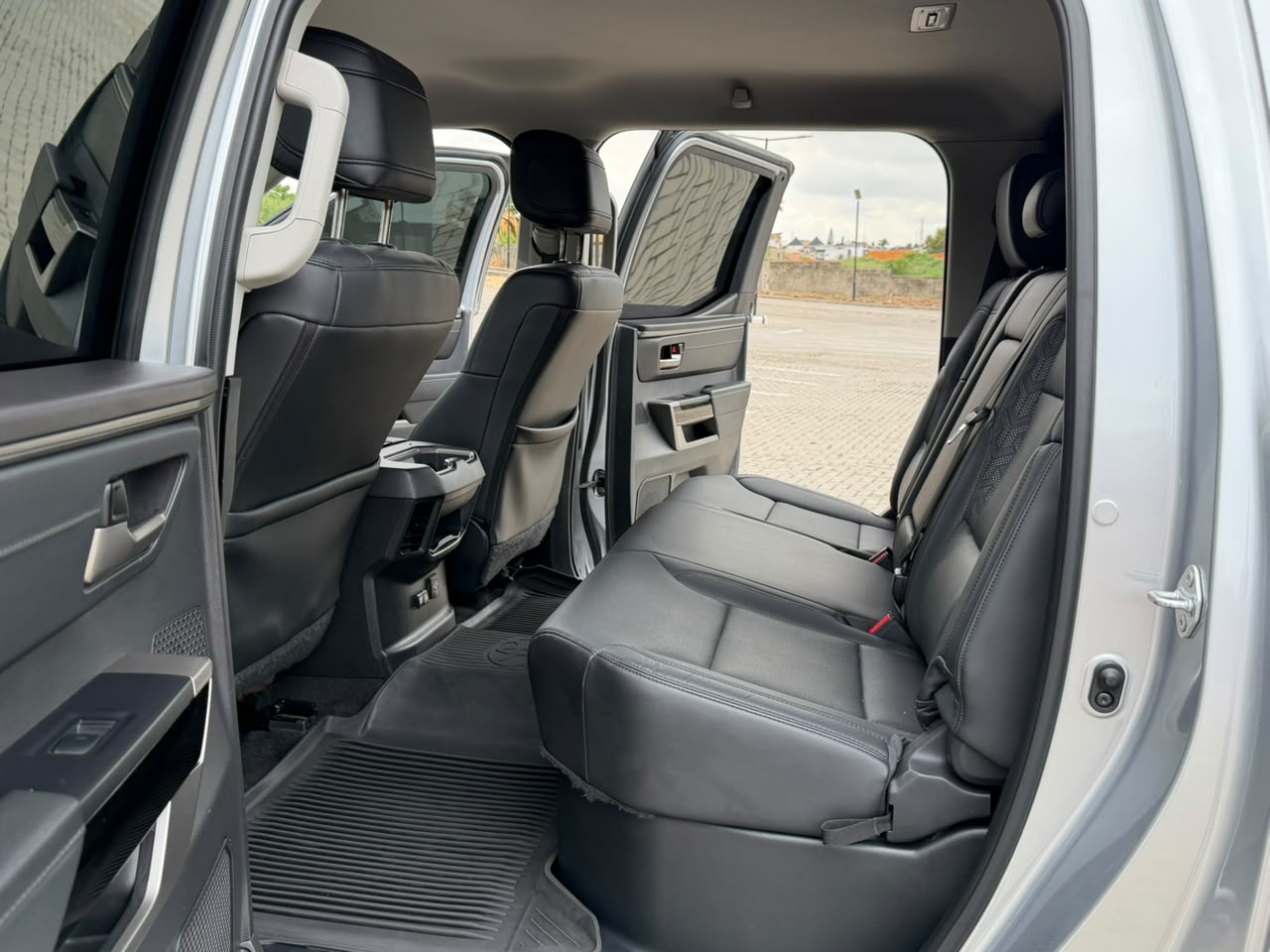 Toyota Tundra Silver Pickup Truck — photo 5
