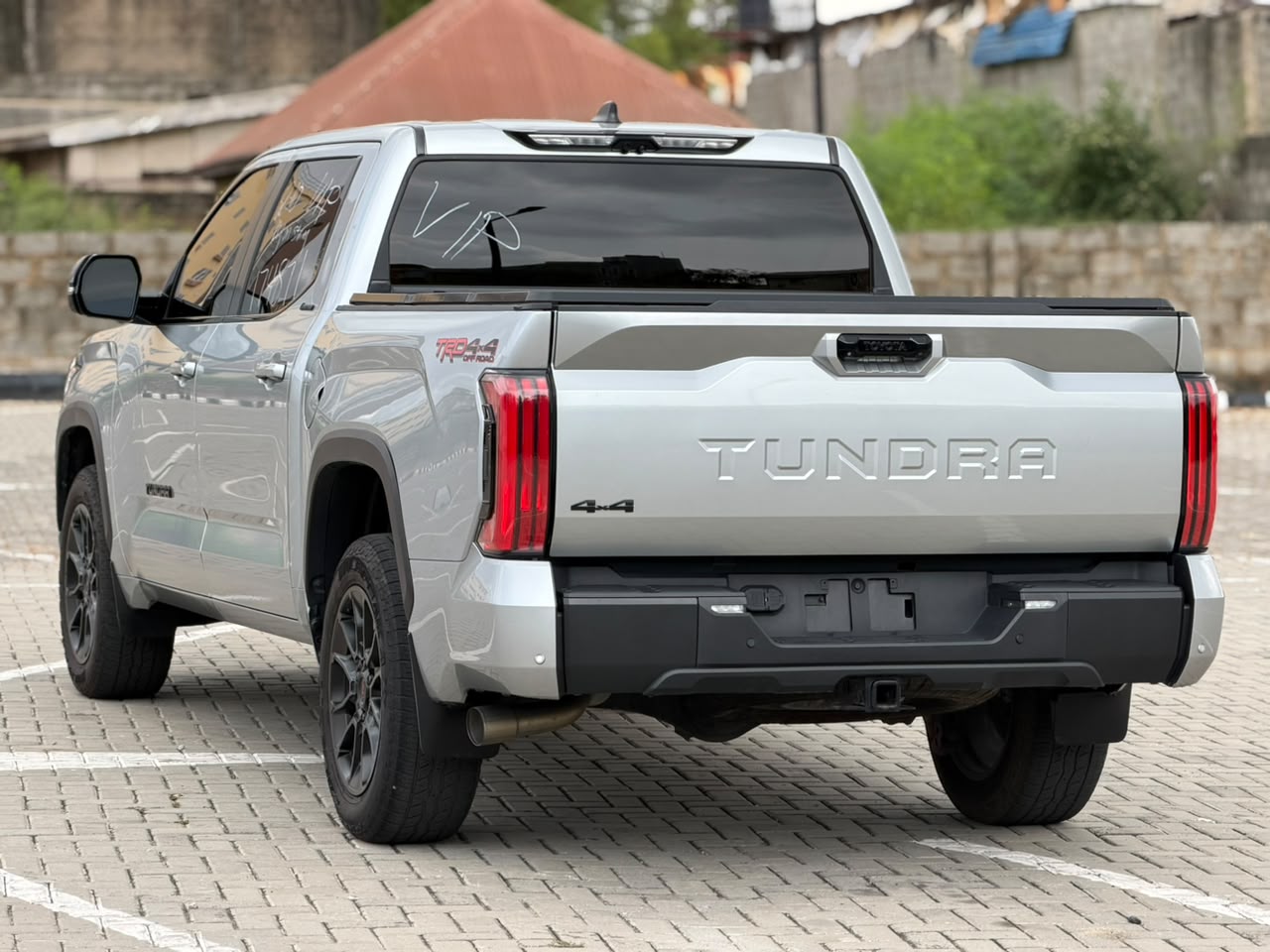 Toyota Tundra Silver Pickup Truck — photo 7