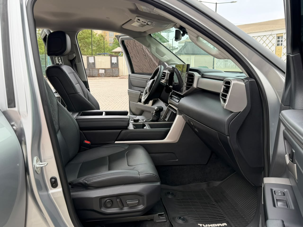 Toyota Tundra Silver Pickup Truck — photo 8