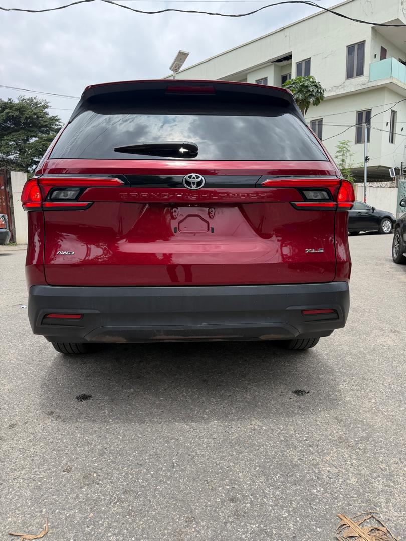 Toyota Grand Highlander Red SUV for Sale — photo 10