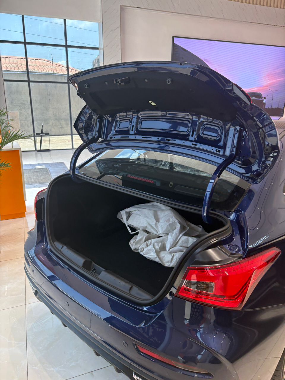 Chery Arrizo 5, Dark Blue Sedan