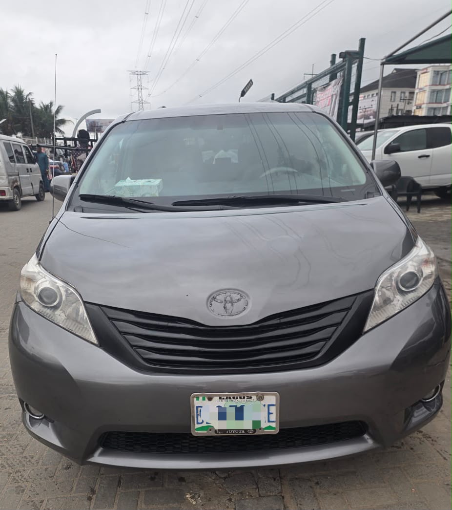 2012 Toyota Sienna LE AWD, Grey MPV