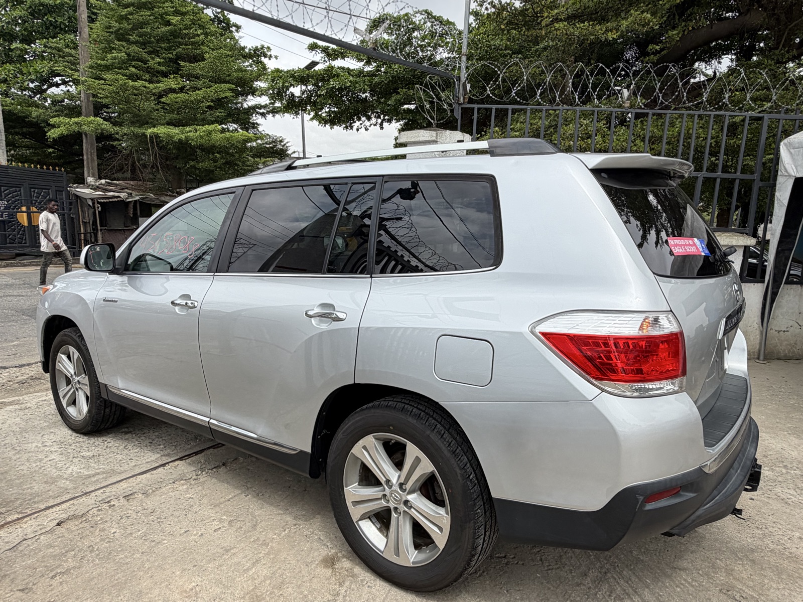 Toyota Highlander Limited Edition Silver color.
