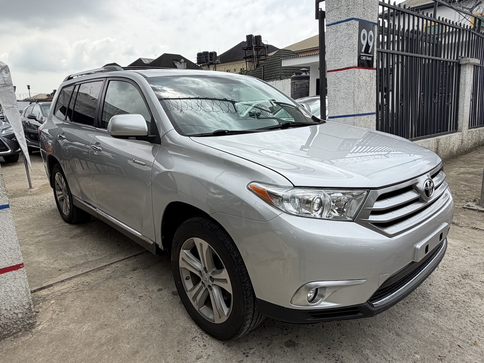 Toyota Highlander Limited Edition Silver color.